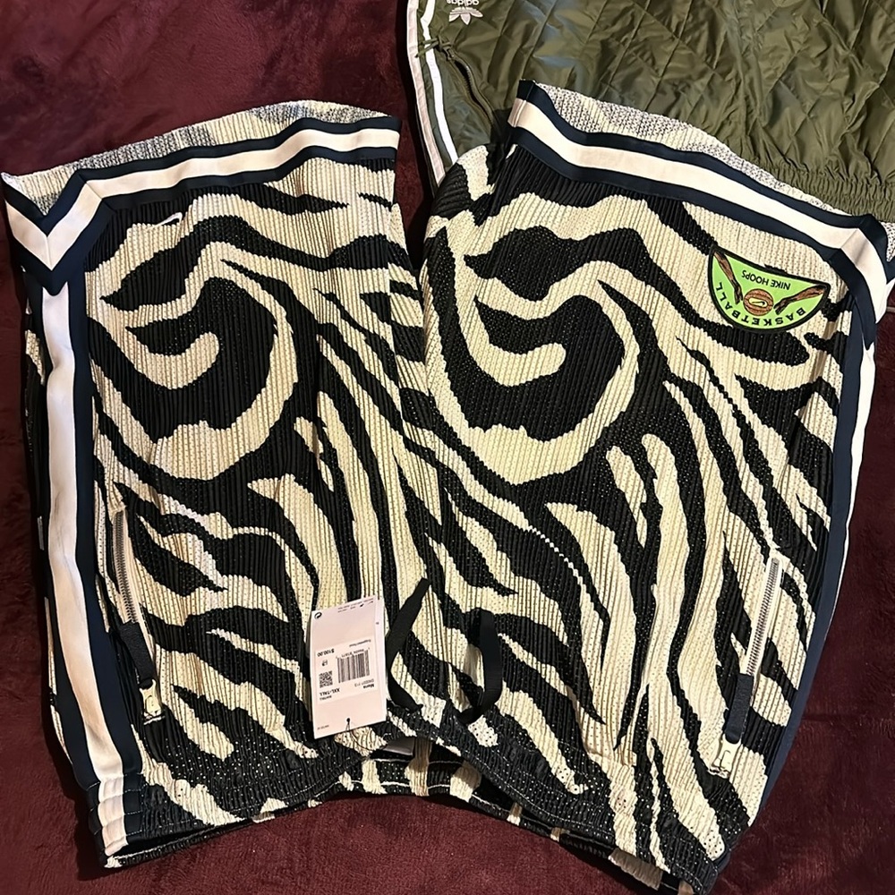 Nike shorts black and red zebra stripes 2X brand new